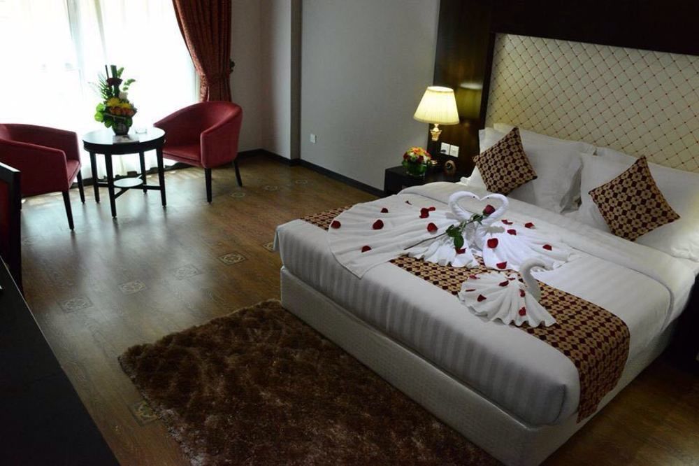 Crystal Palace Hotel Al-Manamah Bagian luar foto